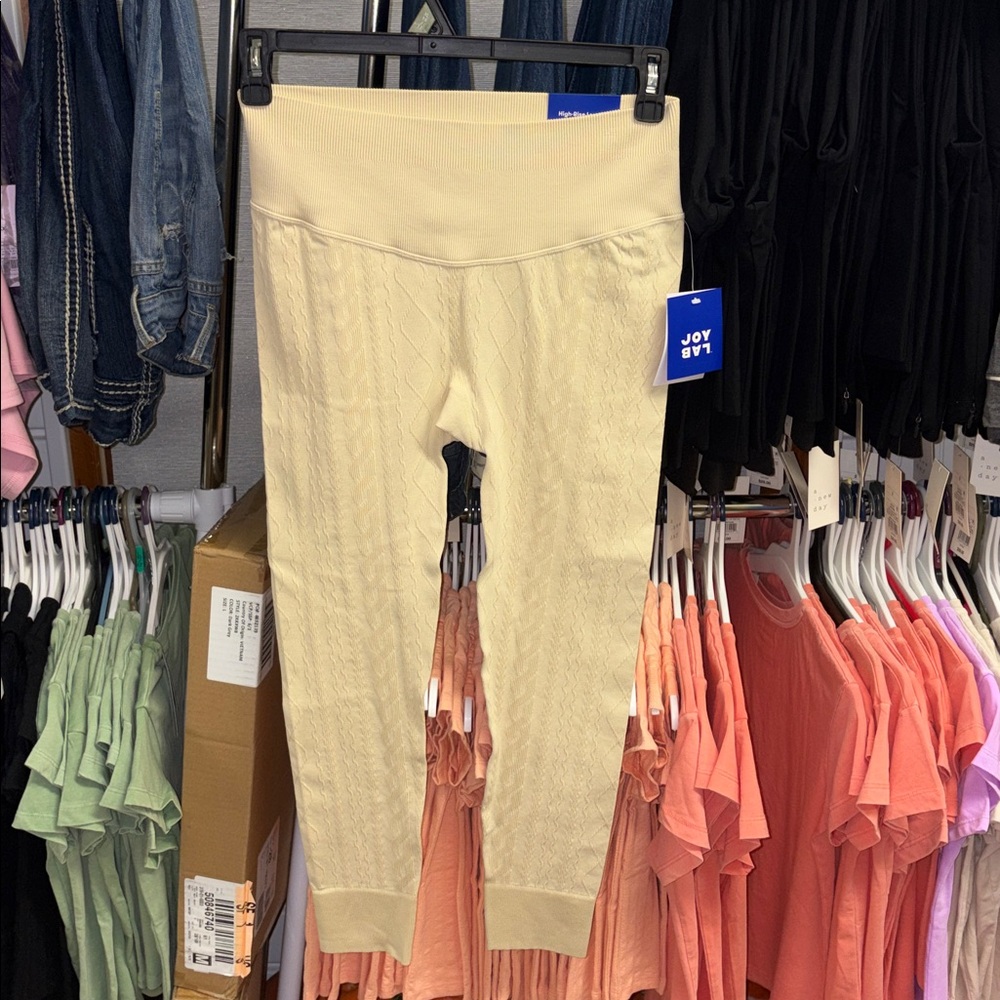 5/$10 New item… Cream Cable Knit Leggings